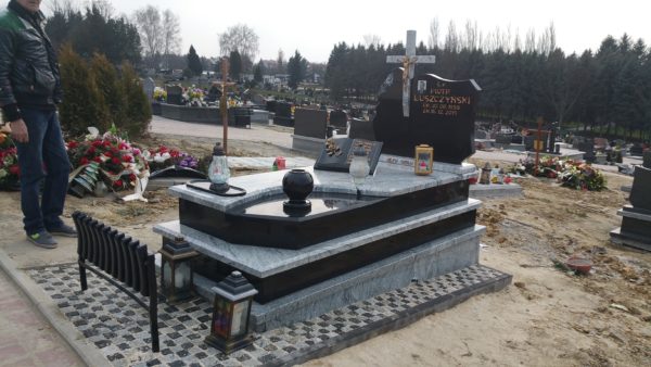 nagrobki Rzeszów indian black